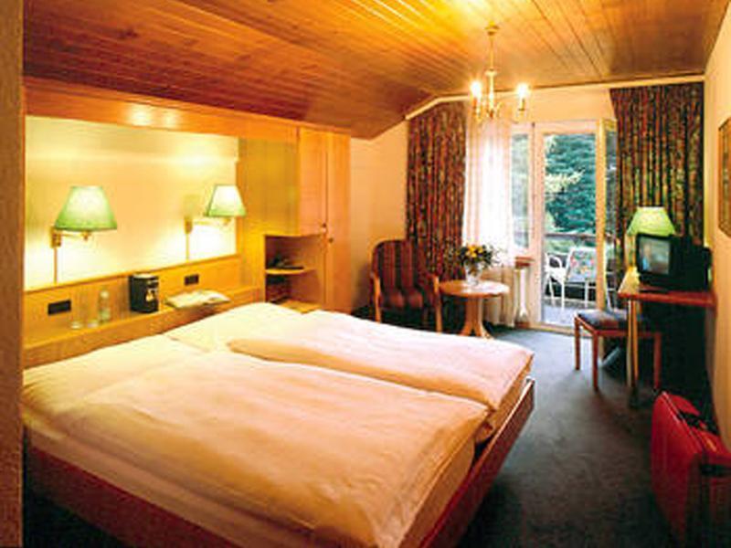 瑞士经济型阿尔卑斯酒店 塔什 外观 照片