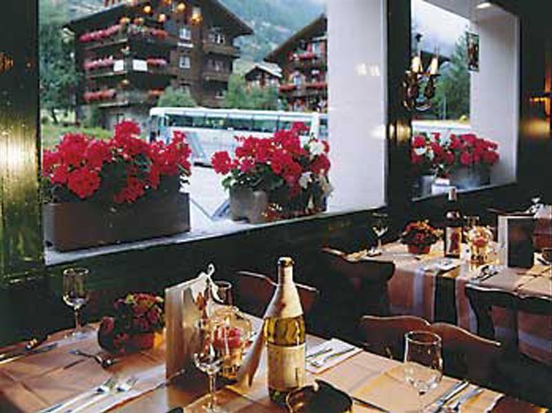 瑞士经济型阿尔卑斯酒店 塔什 餐厅 照片
